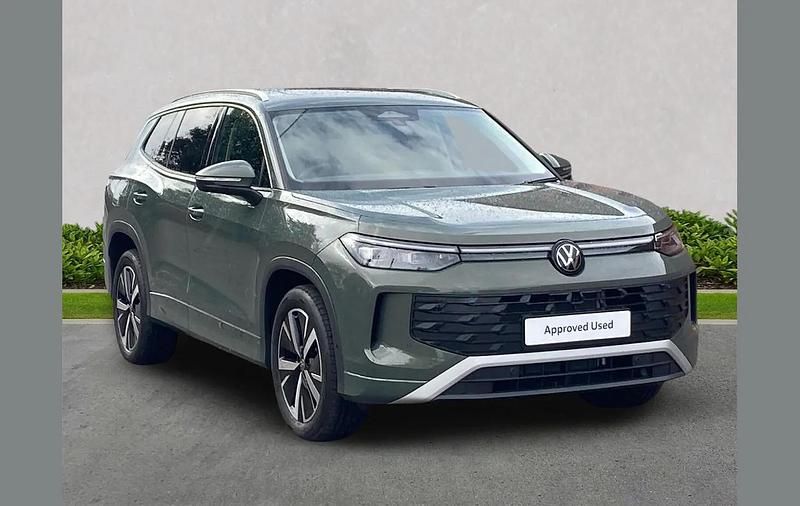Green New 2025 VW Tayron Match SUV | £38,420 (Good price) - Image 1/4