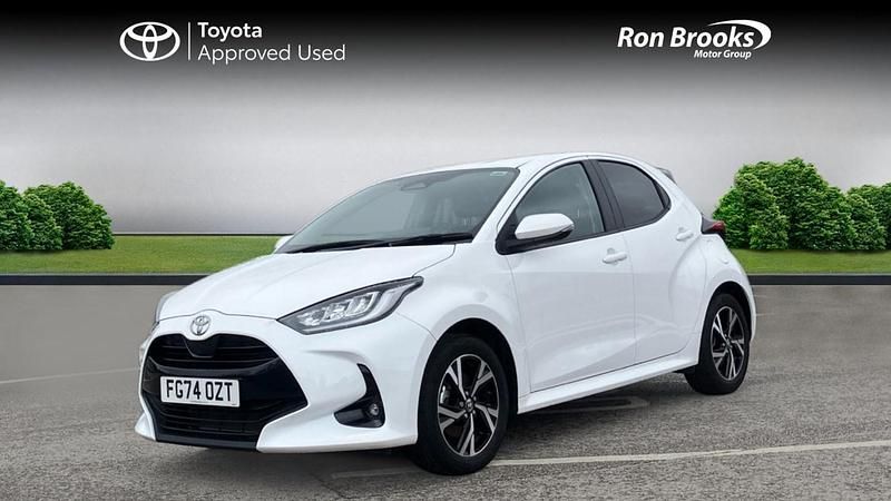 Used Toyota Yaris Hybrid Design 2024 White Hatchback