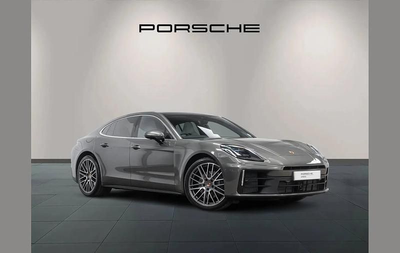 Used Porsche Panamera 353 HP (259 kW) 2025 Green Hatchback