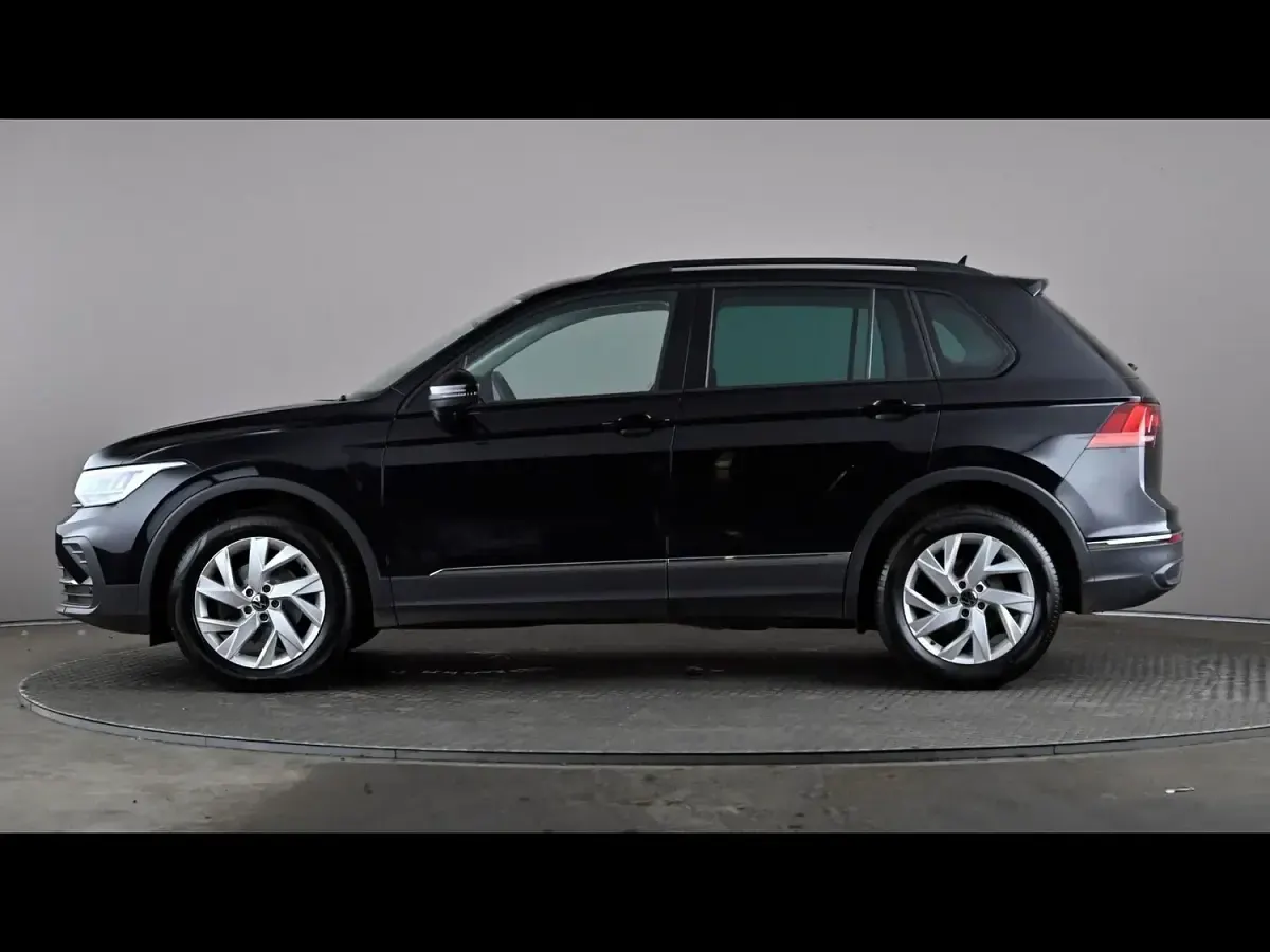 Used VW Tiguan Life 131 HP (96 kW) 2023 Black SUV