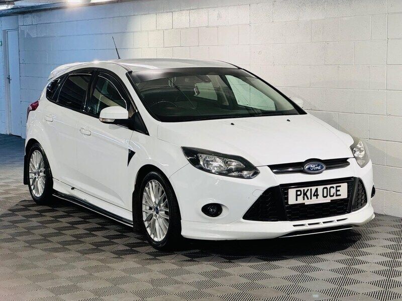 White Used 2014 Ford Focus Zetec Hatchback | £2,189 (Good price) - Image 1/4