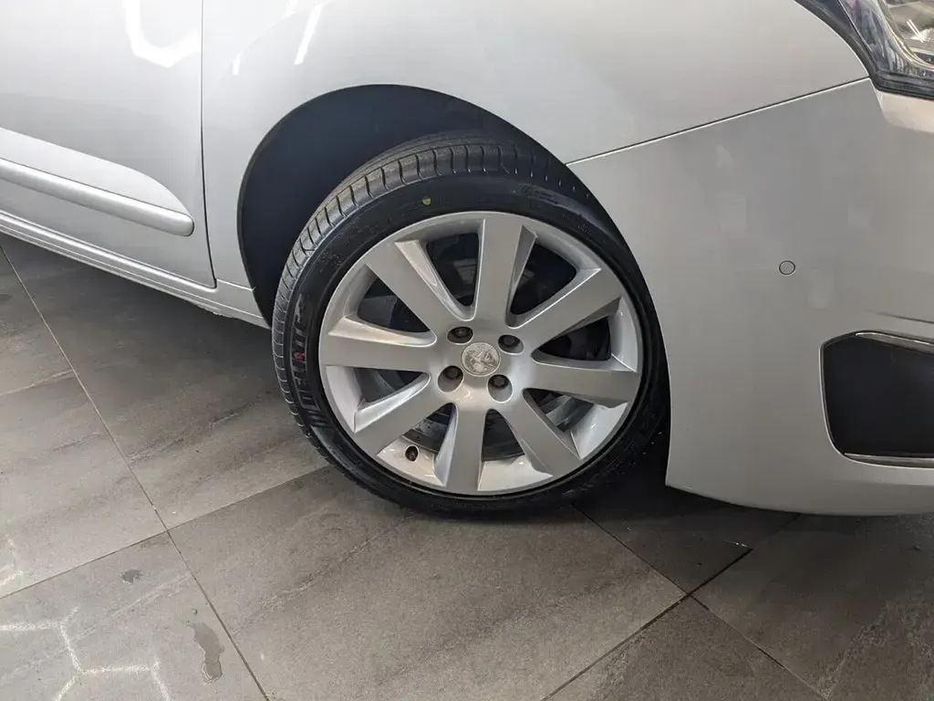 Used Peugeot 5008 Allure 120 HP (88 kW) 2016 Silver MPV