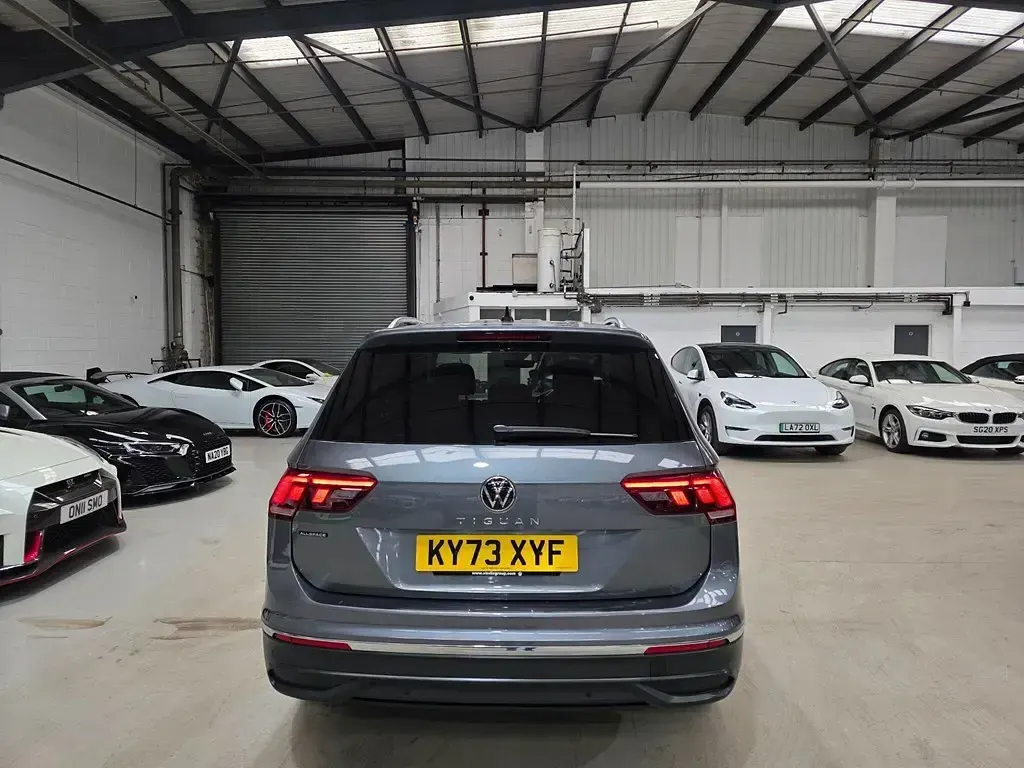 Usado VW Tiguan Allspace S 150 HP (110 kW) 2023 Cinzento SUV