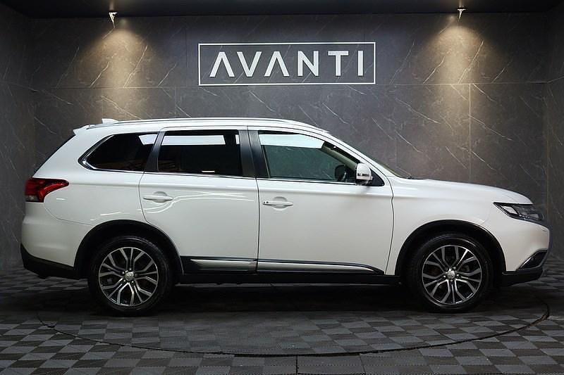 Used Mitsubishi Outlander 147 HP (108 kW) 2018 White SUV