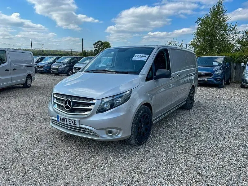 Begagnad Mercedes Vito 2017 Silver Van