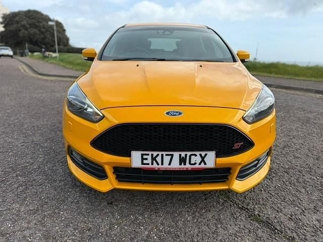 Used Ford Focus ST 185 HP (136 kW) 2017 Yellow Hatchback