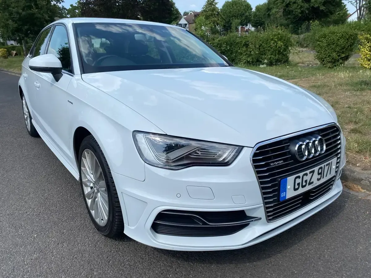 Used Audi A3 e-tron Advanced 2015 White Hatchback