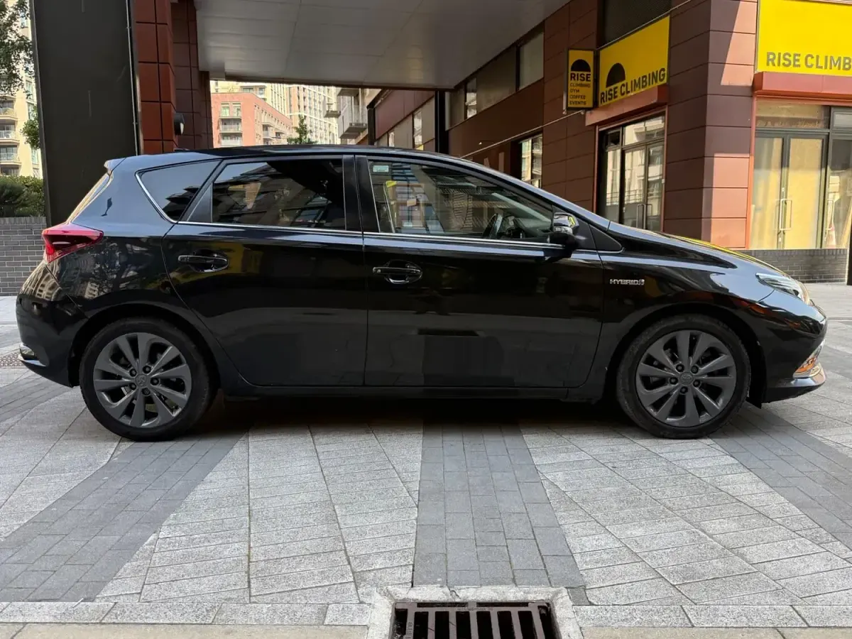 Used Toyota Auris Hybrid 2016 Black Hatchback