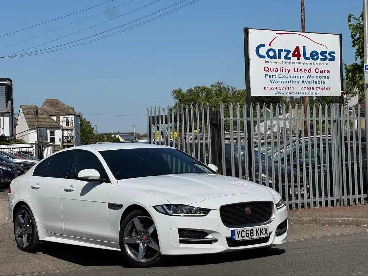 Used Jaguar XE R-Sport 180 HP (132 kW) 2018 White Sedan