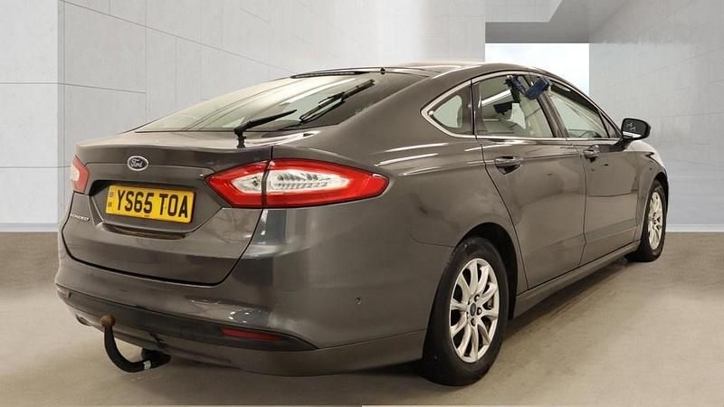 Used Ford Mondeo Zetec 180 HP (132 kW) 2015 Magnetic grey Hatchback