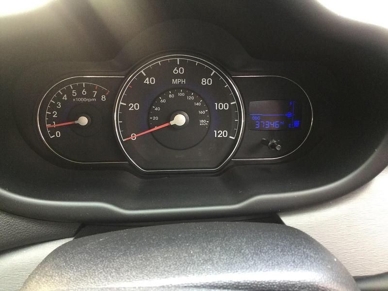 Silver Used 2011 Hyundai i10 Active Hatchback | £2,350 (Super price) - Image 1/4