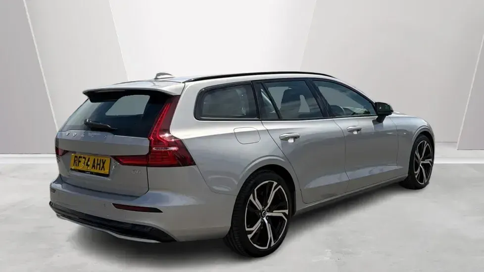 Used Volvo V60 Plus 194 HP (142 kW) 2025 Silver Estate