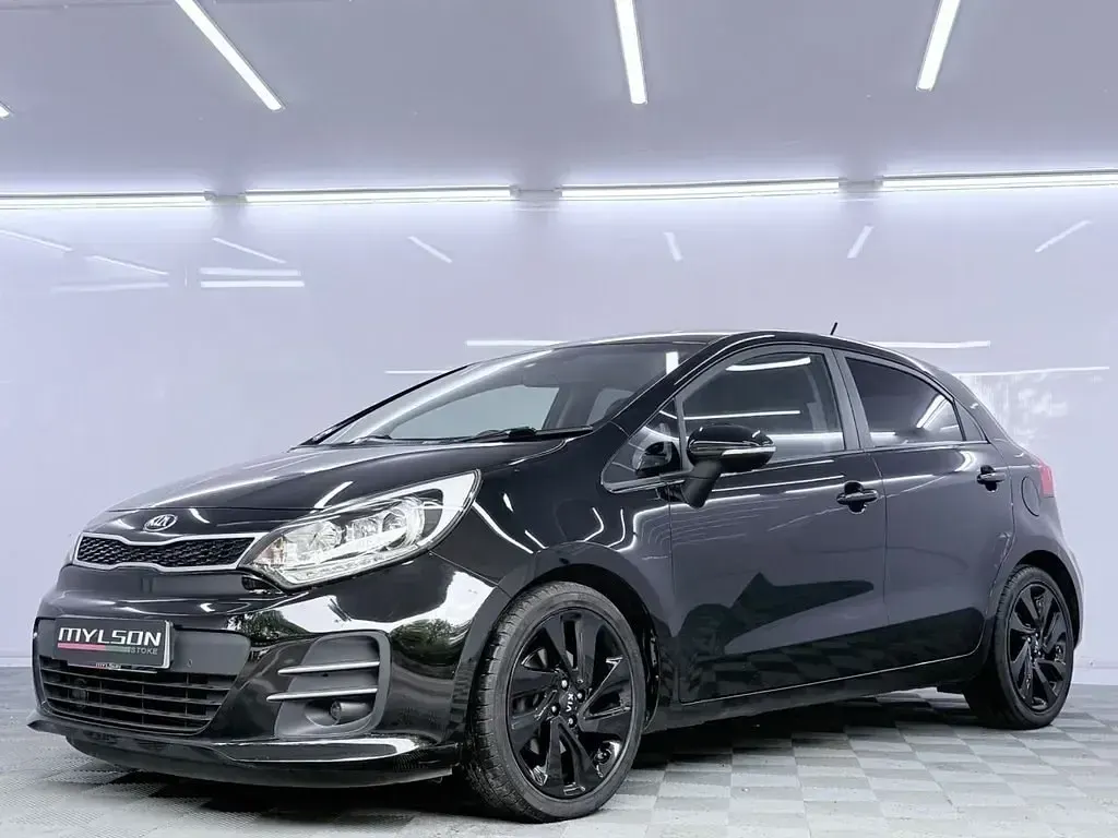 Usado Kia Rio 89 HP (65 kW) 2017 Preto Citadino