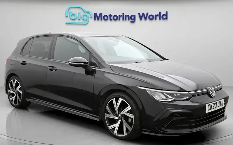 Second-hand VW Golf VIII R-line 150 CP (110 kW) 2023 Hatchback