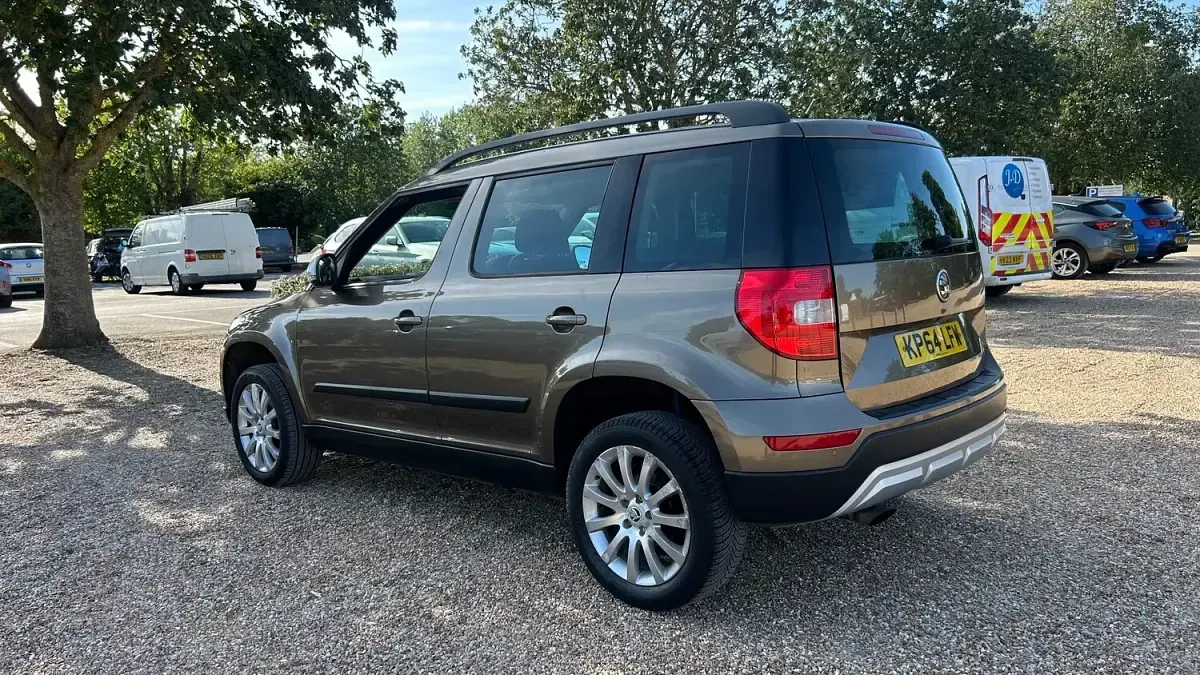 Used Skoda Yeti SE 105 HP (77 kW) 2014 Brown SUV