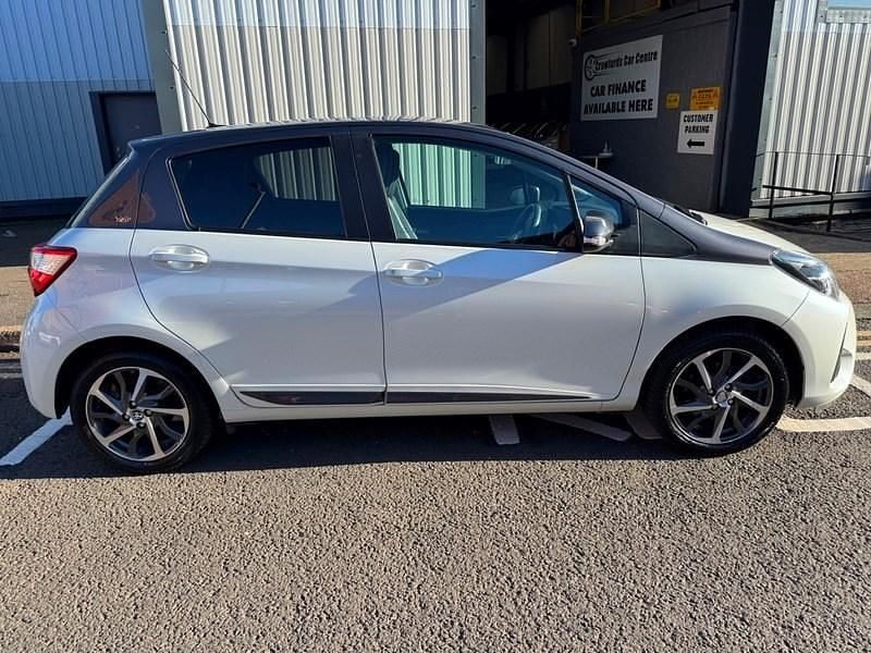 Used Toyota Yaris 111 HP (81 kW) 2019 White/black Hatchback