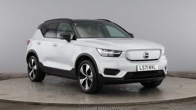 Used 2022 Volvo XC40 Core SUV | £20,950 (Fair price) - Image 1/4