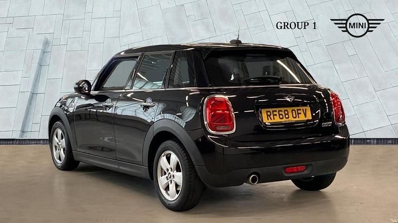 Used Mini Cooper Classic 134 HP (98 kW) 2018 Black Hatchback