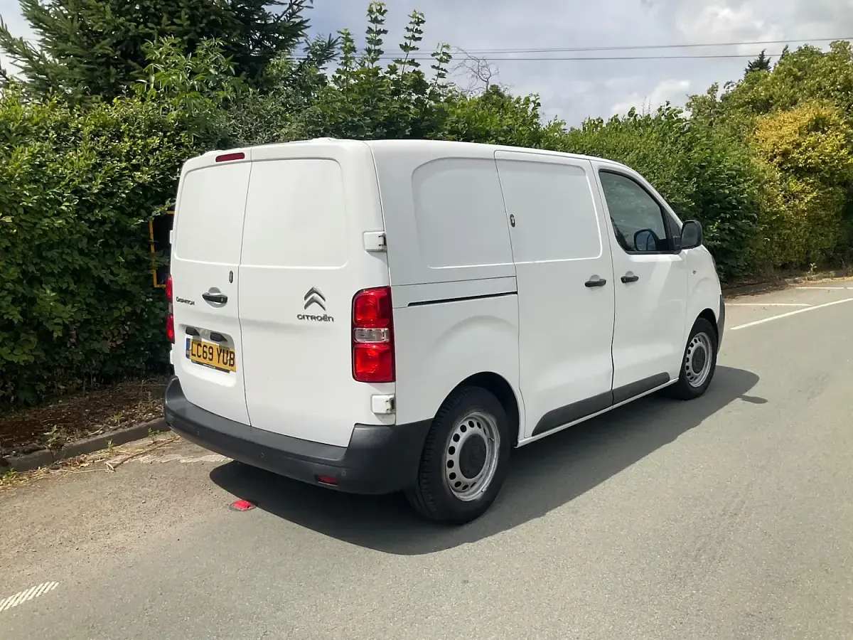 Used Citroën Dispatch 100 HP (73 kW) 2019 White MPV