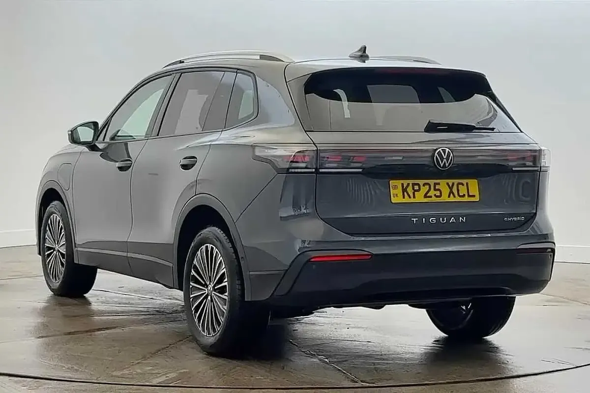 Second-hand VW Tiguan Match 204 CP (150 kW) 2025 Gri SUV