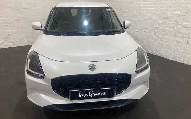 Begagnad Suzuki Swift 82 HK (60 kW) 2024 Vit Halvkombi