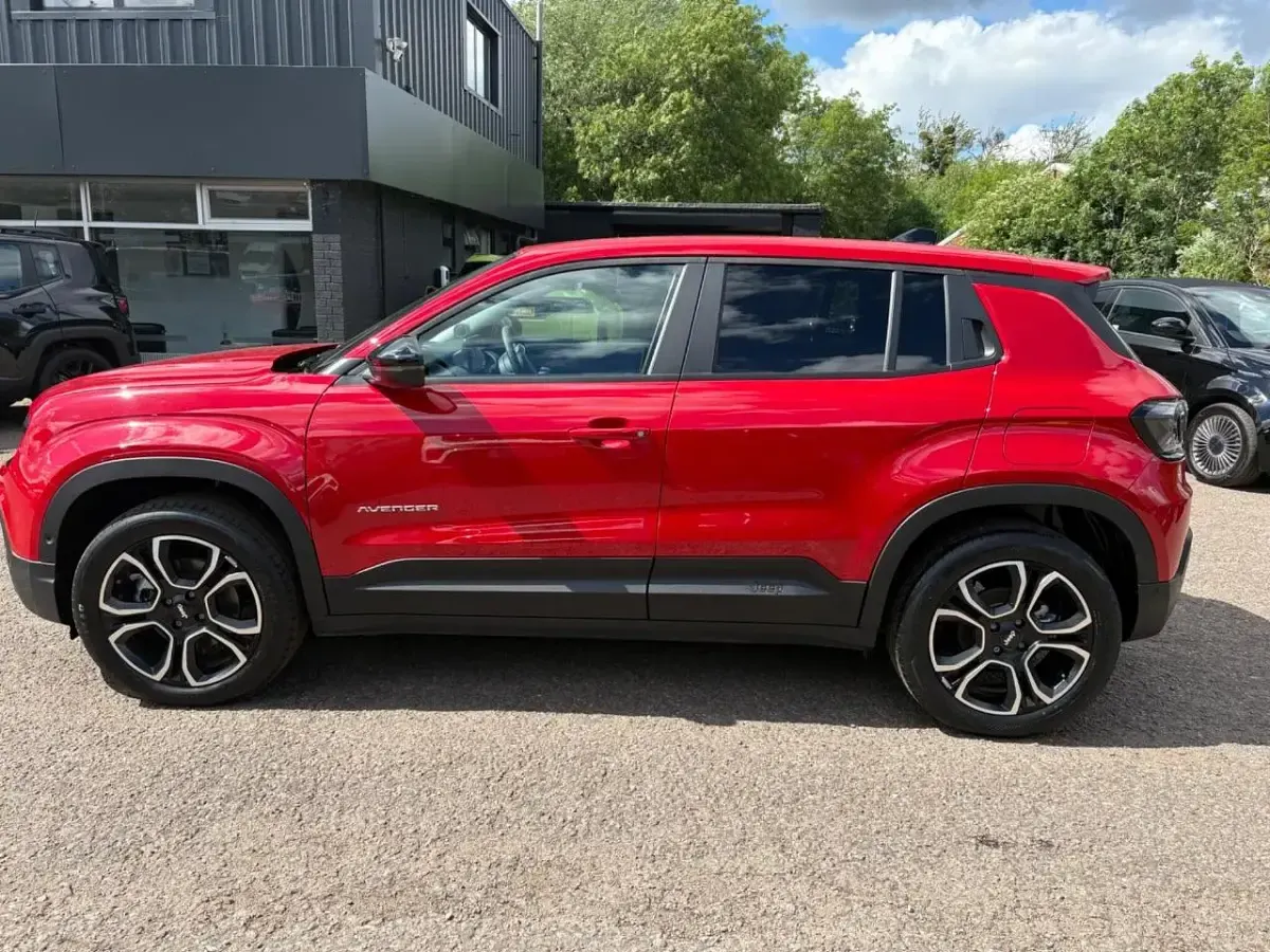 Used Jeep Avenger EV Summit 113 kW (154 HP) 2025 Red SUV