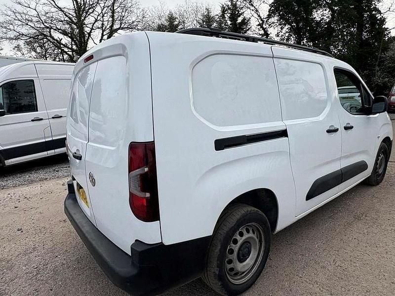 Used Vauxhall Combo 100 HP (73 kW) 2022 White MPV
