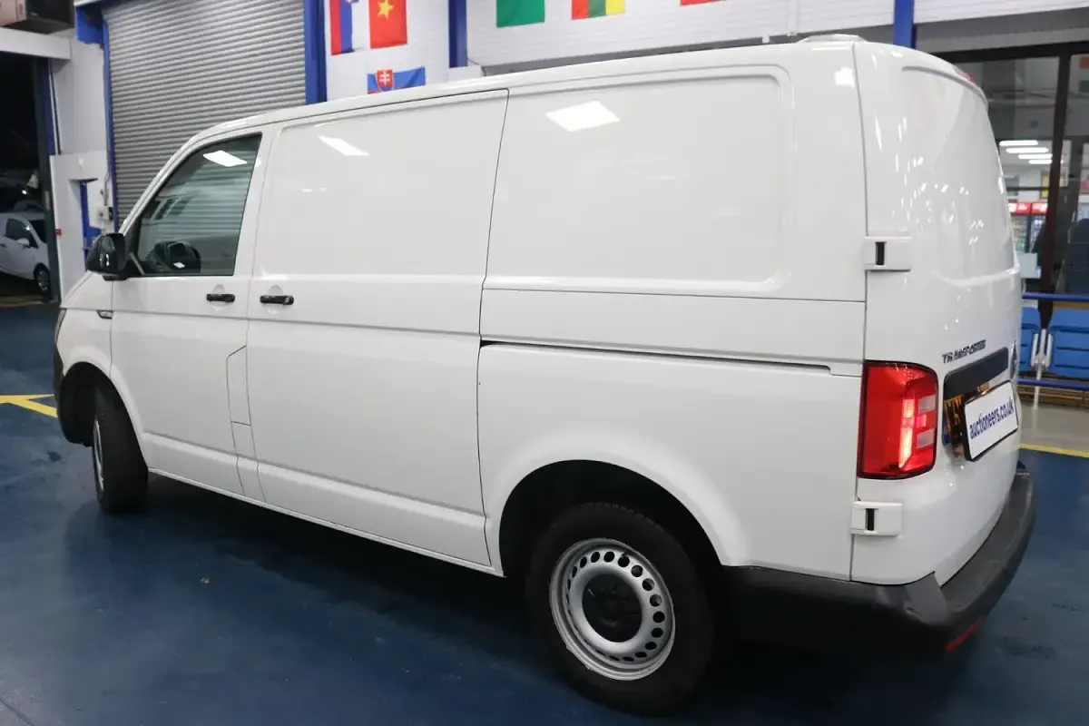 Used VW Transporter Startline 102 HP (75 kW) 2017 White Van