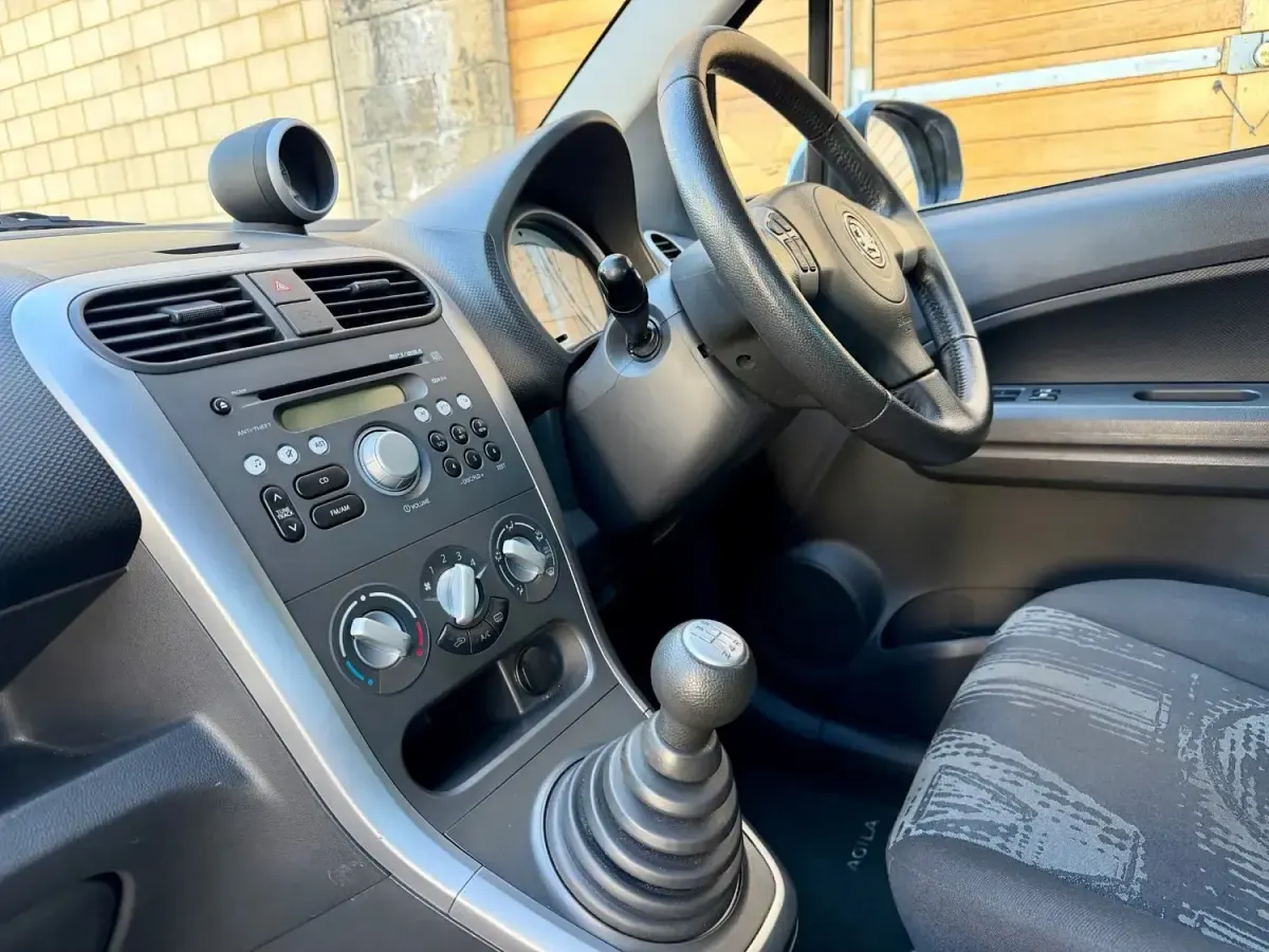 Second-hand Vauxhall Agila 2011 Argintiu Monovolum