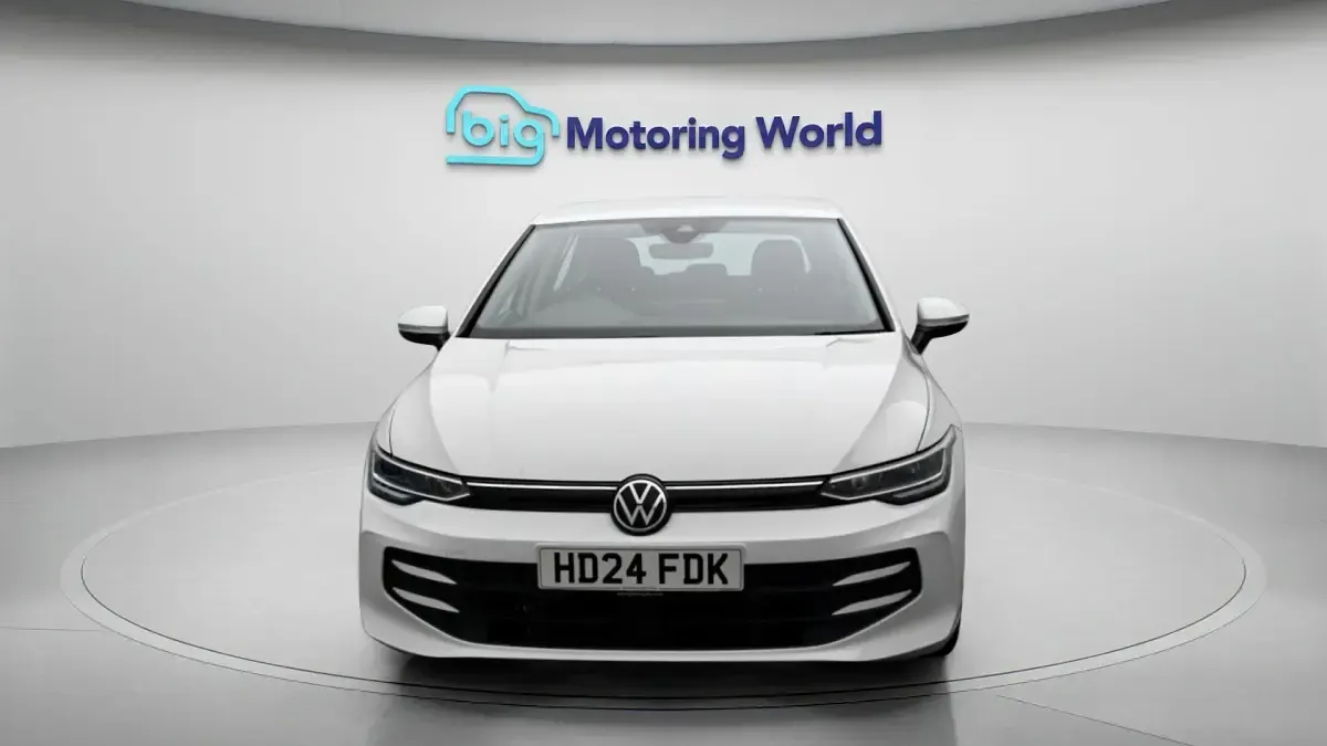 Used VW Golf VIII S 115 HP (84 kW) 2024 White Hatchback