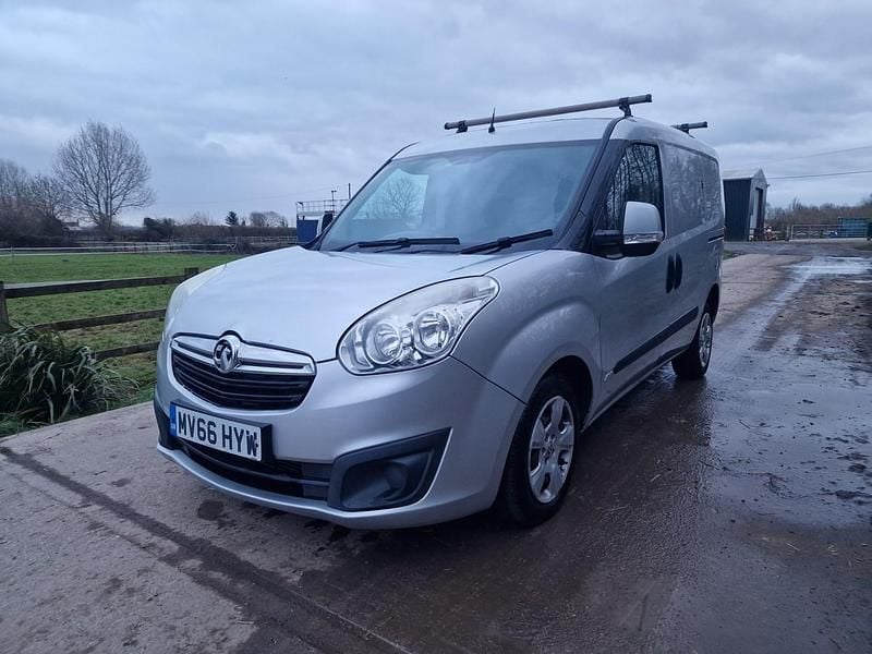 Used Vauxhall Combo Sportive 90 HP (66 kW) 2016 Silver Van