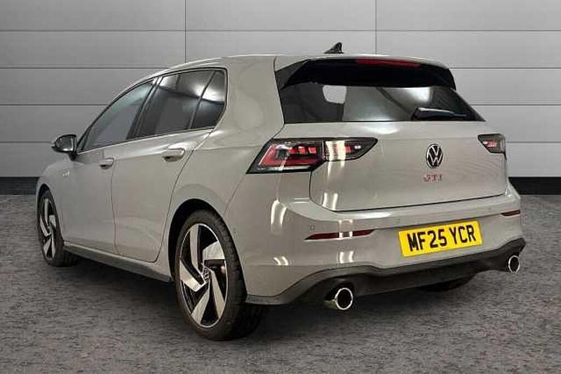 Second-hand VW Golf VIII 265 CP (194 kW) 2025
