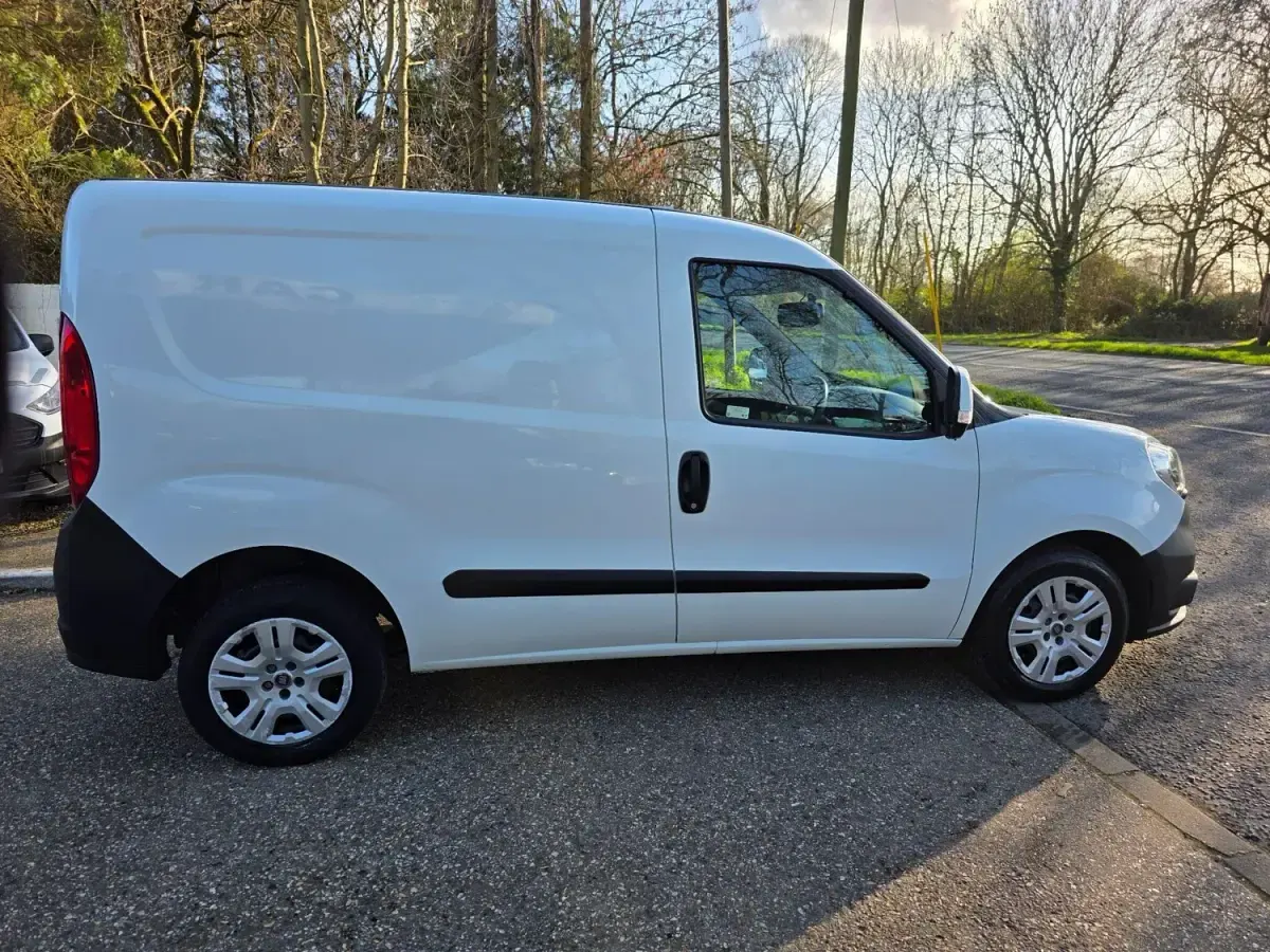 Używany Fiat Doblò 95 KM (69 kW) 2017 Biały Minivan