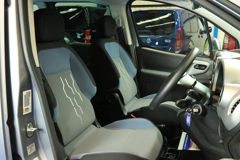 Gebraucht Peugeot Partner 2017 Grau Van / Kleinbus