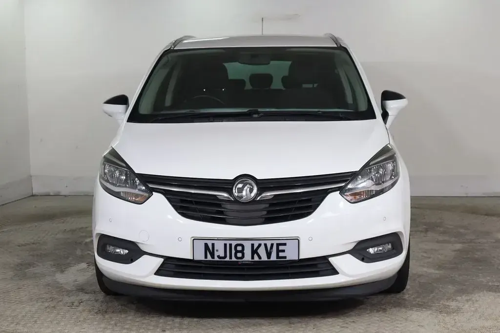 Used Vauxhall Zafira Tourer SRi 170 HP (125 kW) 2018 White MPV