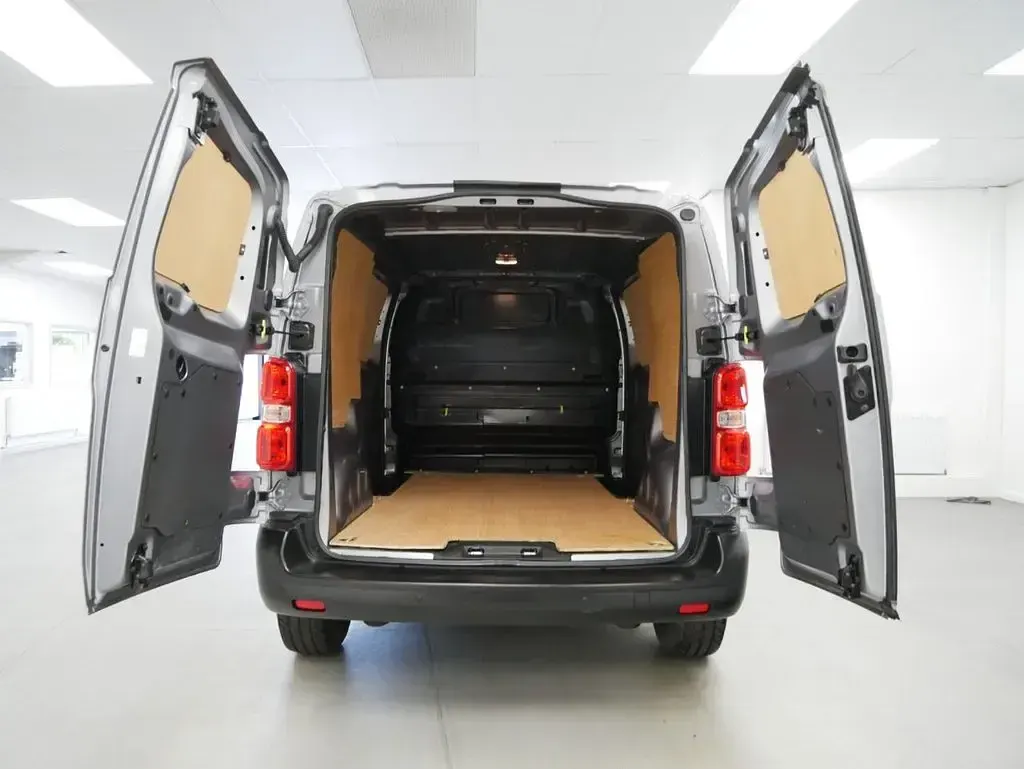 Used Peugeot Expert Premium 145 HP (106 kW) 2022 Grey Van