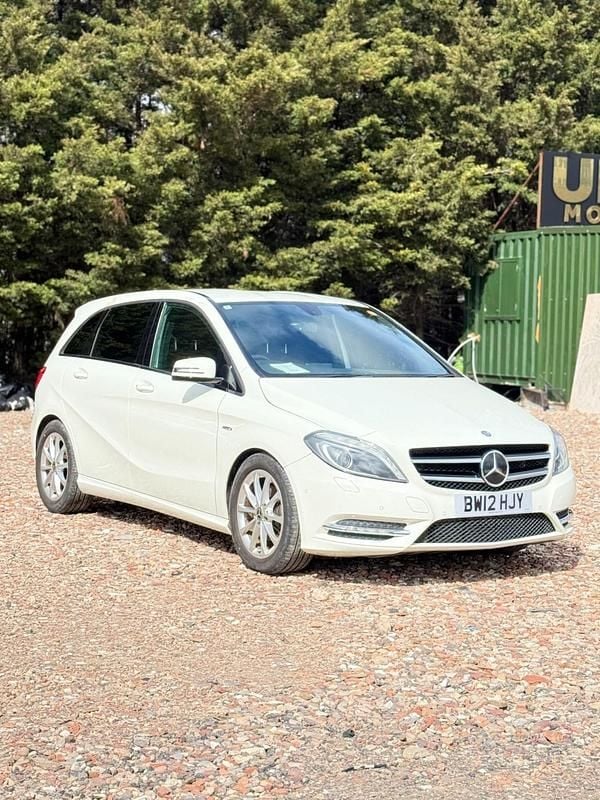 Begagnad Mercedes B180 2012 Vit Minibuss