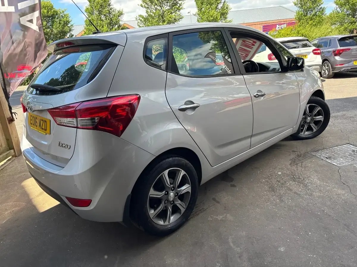 Used Hyundai ix20 SE 2016 Silver Hatchback