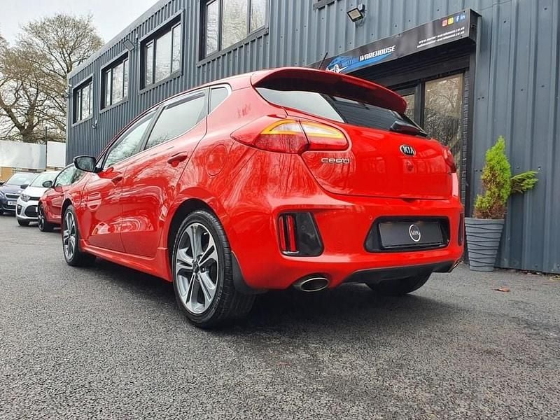 Used Kia Ceed GT-Line 134 HP (98 kW) 2016 Red Hatchback