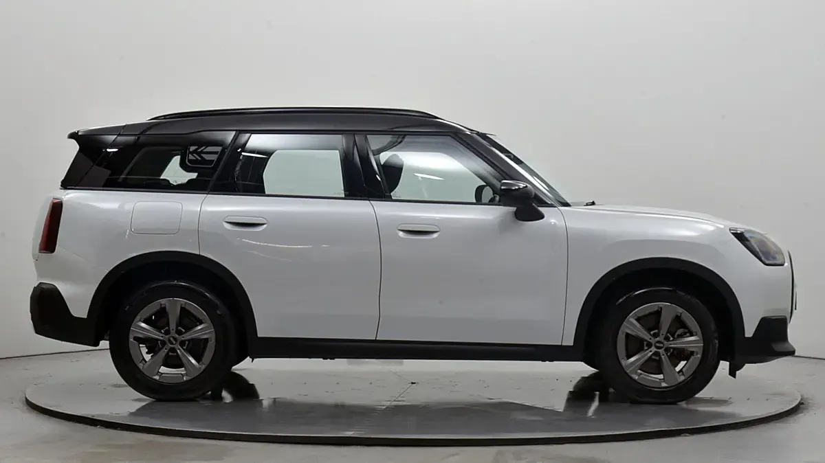 Used Mini Countryman Classic 170 HP (125 kW) 2024 White SUV