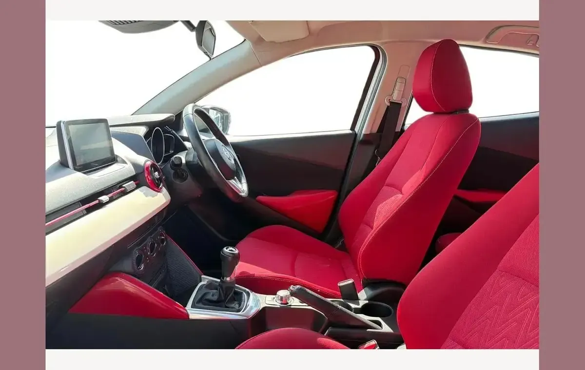Used Mazda 2 Edition 89 HP (65 kW) 2017 White Hatchback