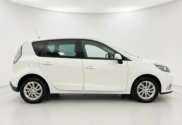 Used Renault Scénic III Dynamique 110 HP (80 kW) 2013 White MPV