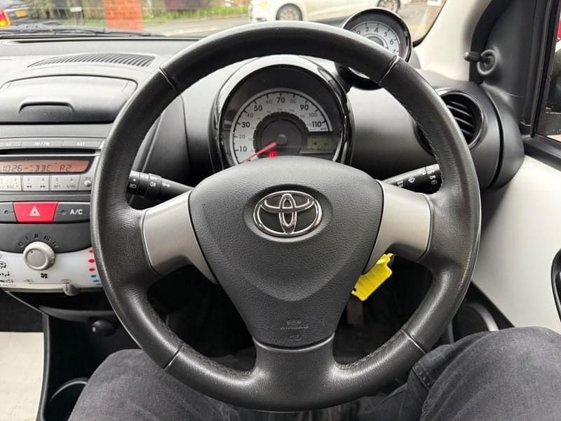 Used Toyota Aygo 2014 White Hatchback