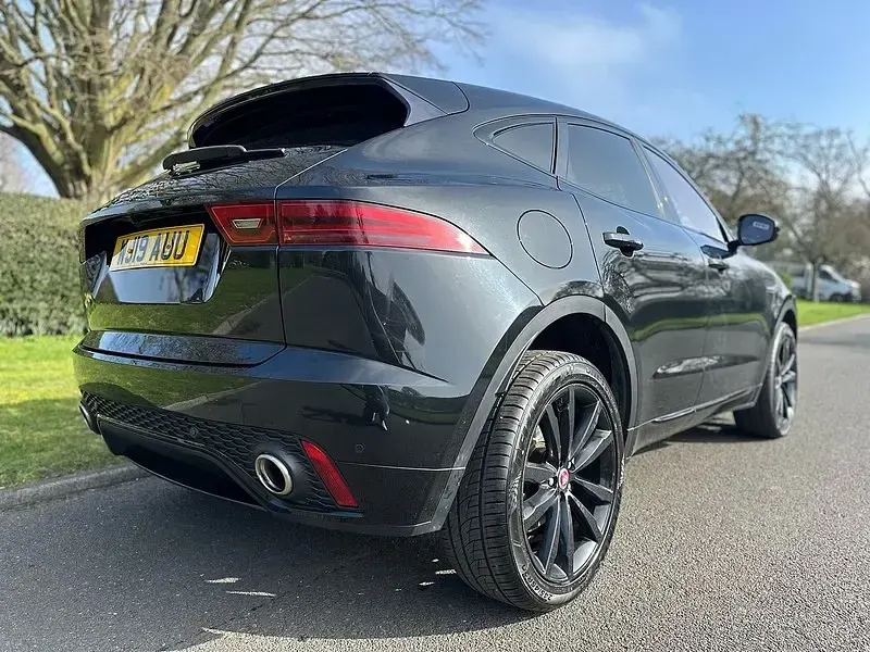 Usado Jaguar E-Pace R-Dynamic 180 HP (132 kW) 2019 Preto SUV