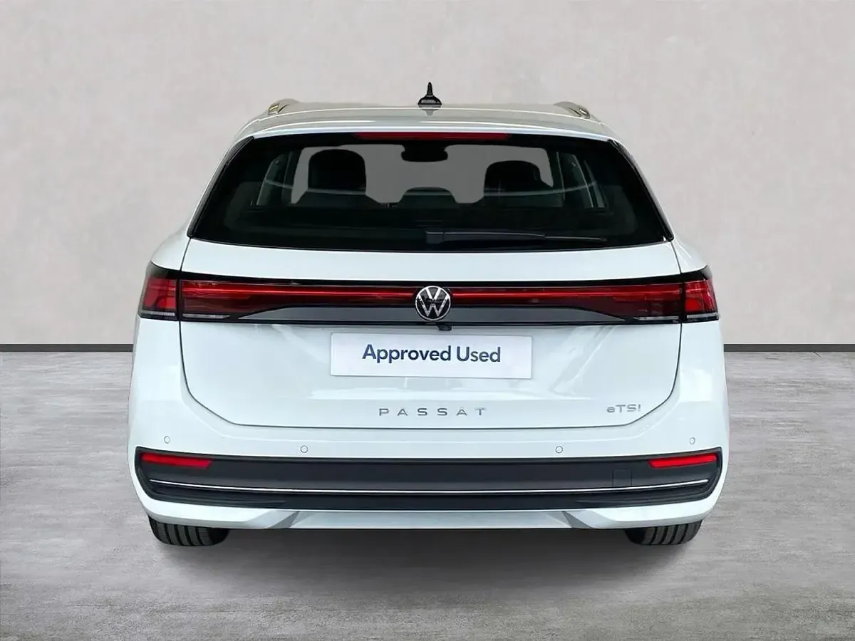 Used VW Passat Life 150 HP (110 kW) 2026 White Estate