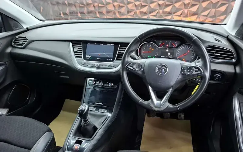 Used Vauxhall Grandland X S 131 HP (96 kW) 2019 Grey SUV