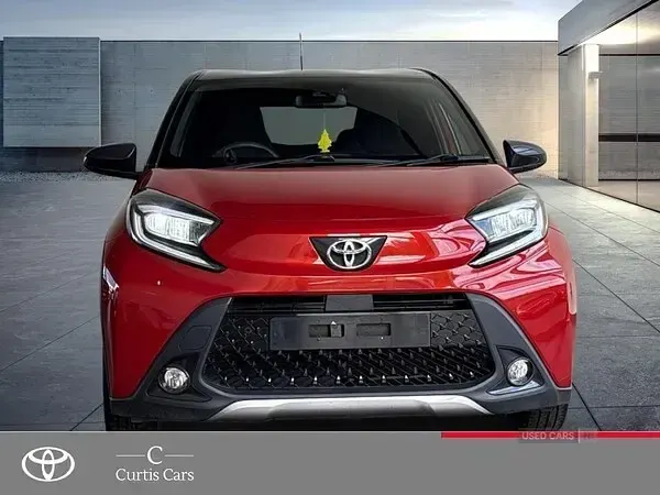 Used Toyota Aygo X 72 HP (52 kW) 2022 Red SUV