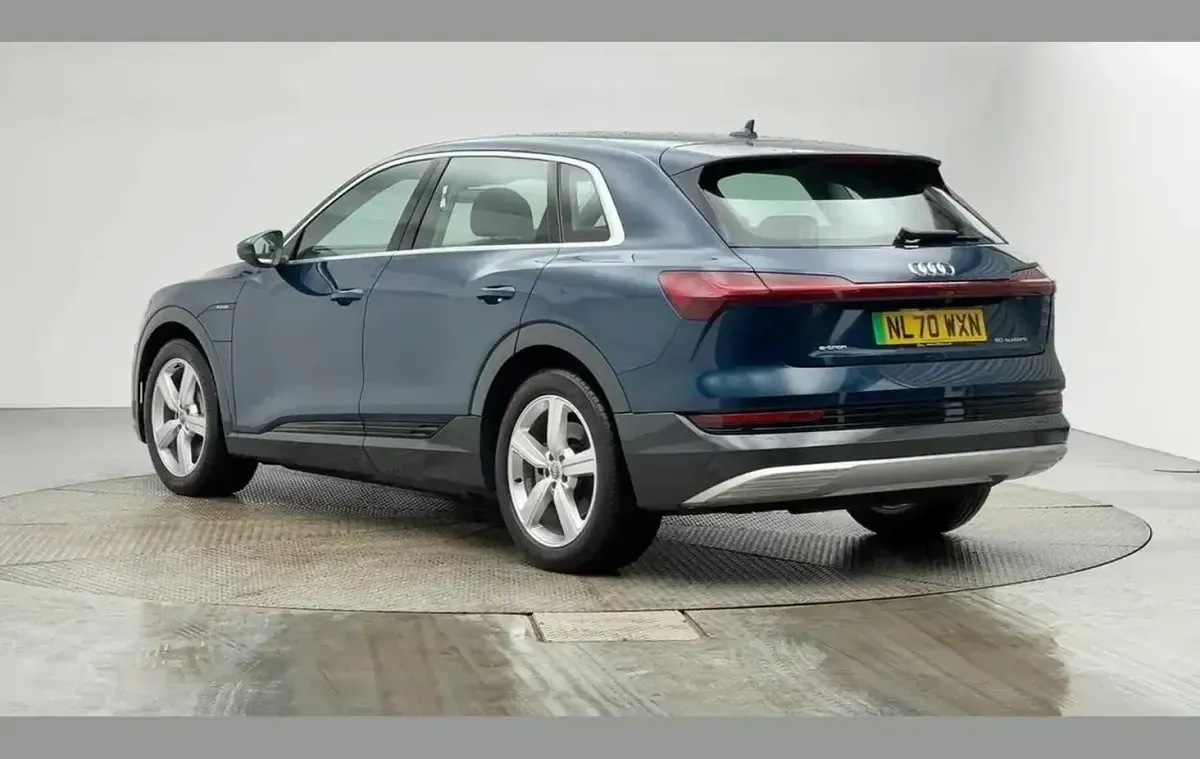 Usado Audi e-tron Advanced 230 kW (313 HP) 2020 Azul SUV