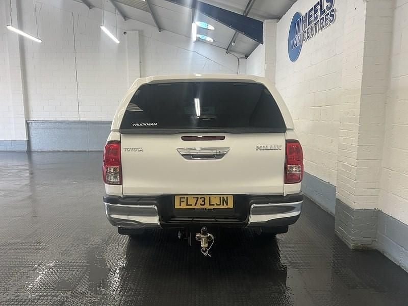 Used Toyota HiLux 150 HP (110 kW) 2023 White Pickup