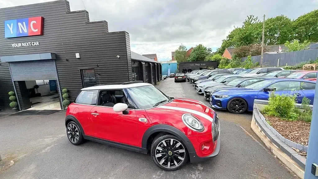 Used Mini Cooper SE Hatch 135 kW (184 HP) 2020 Red Hatchback